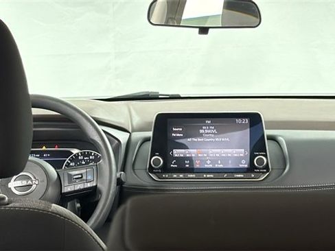 Certified 2022 Nissan Rogue SV image 16