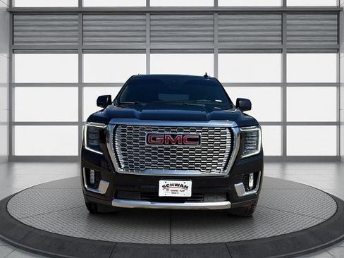Used 2021 GMC Yukon XL Denali w/ Denali Premium Package AWD/4WD image 9