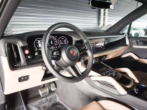 New 2026 Porsche Cayenne S image 4
