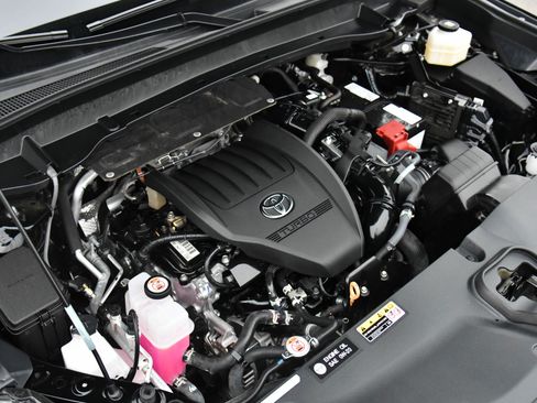 Used 2025 Toyota Grand Highlander AWD image 55
