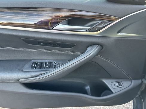 Used 2018 BMW 530i w/ Premium Package image 11