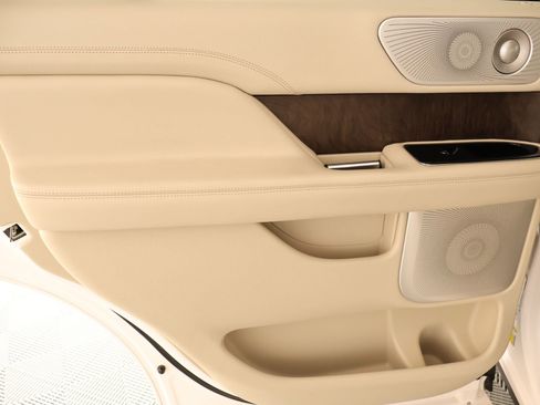 Used 2019 Lincoln Navigator Reserve AWD/4WD image 20