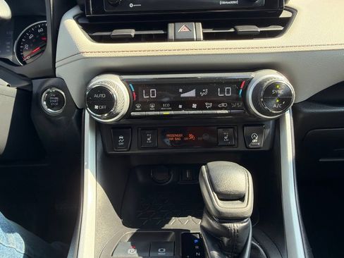 Used 2022 Toyota RAV4 XLE w/ Convenience Package AWD/4WD image 27