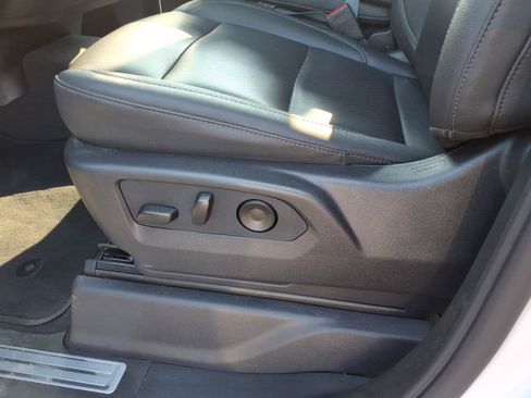 Used 2026 GMC Sierra 1500 SLT RWD image 11