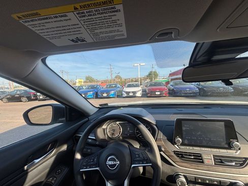 Used 2025 Nissan Altima 2.5 SV image 35