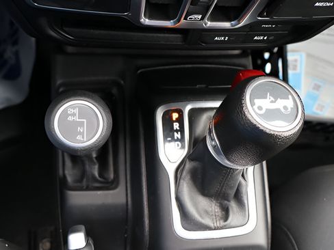 Used 2018 Jeep Wrangler Unlimited Sport S AWD/4WD image 24
