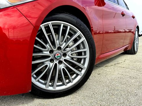 Used 2018 Alfa Romeo Giulia Ti w/ Quick Order Package 22Z Lusso image 2