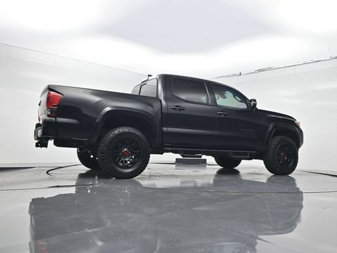 Used 2022 Toyota Tacoma SR5 w/ Technology Package RWD image 23