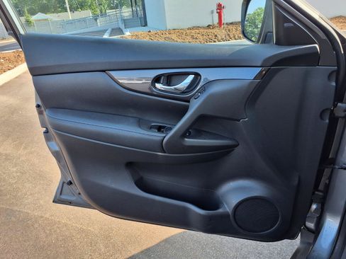 Used 2018 Nissan Rogue S FWD image 18