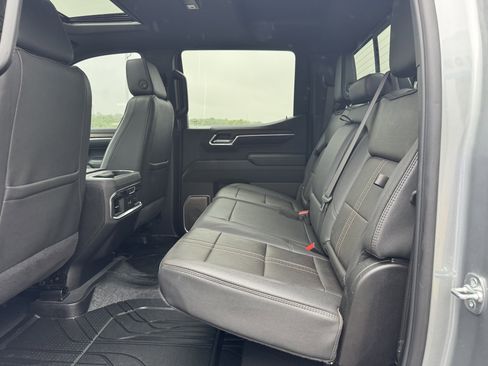 Used 2025 Chevrolet Silverado 1500 High Country AWD/4WD image 7