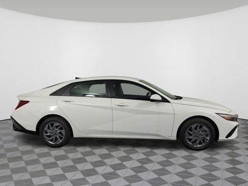 New 2025 Hyundai Elantra Blue image 2