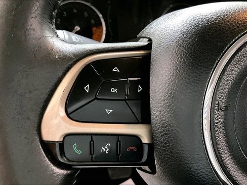 Used 2016 Jeep Renegade Latitude AWD/4WD image 18