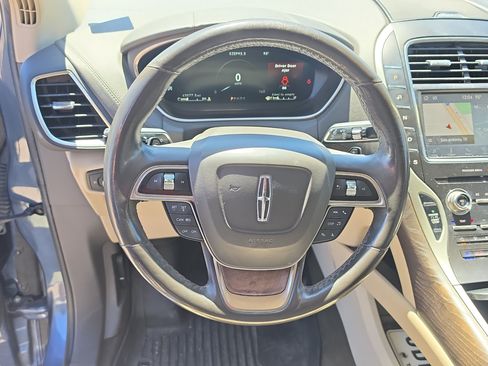 Used 2019 Lincoln Nautilus Reserve w/ Cargo Utility Package FWD image 12