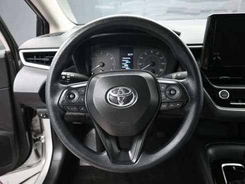 Used 2025 Toyota Corolla LE FWD image 20
