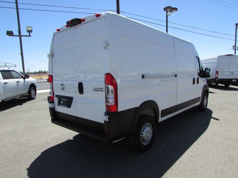 Used 2025 RAM ProMaster 2500 w/ Convenience Group image 7