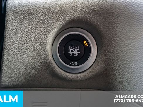 Used 2024 Chrysler Pacifica Touring-L FWD image 33