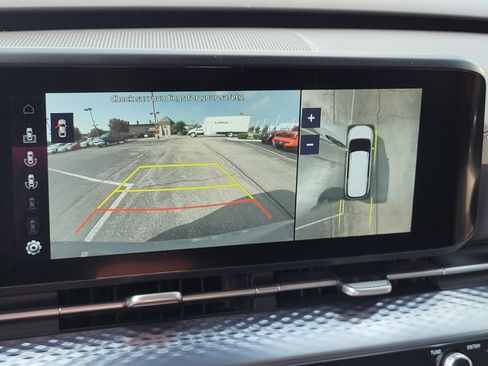 Used 2023 Kia Carnival SX Prestige FWD image 27