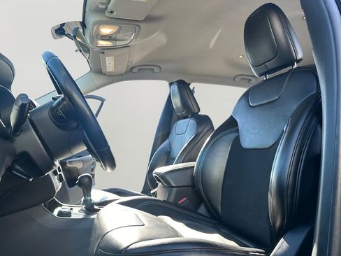 Used 2019 Jeep Cherokee Latitude Plus image 22