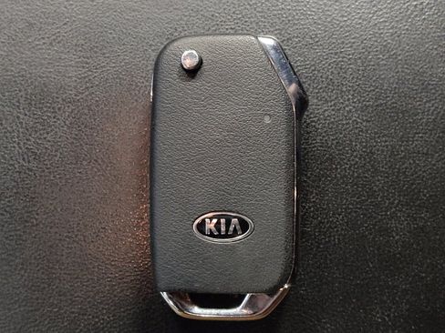Used 2022 Kia Sorento LX image 32