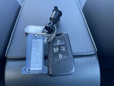 Used 2025 Volkswagen Jetta SE image 22