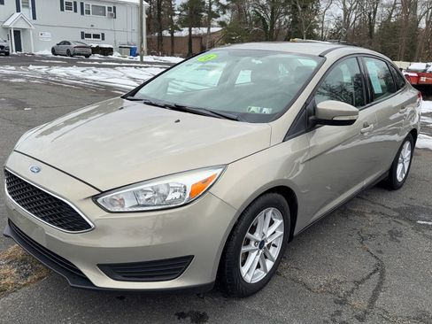 Used 2016 Ford Focus SE image 3