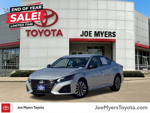 Used 2024 Nissan Altima 2.5 SV image 2