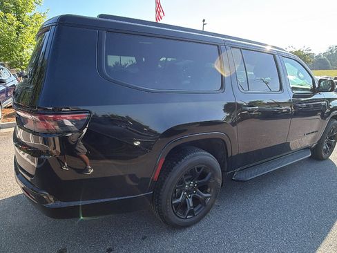 Used 2024 Jeep Wagoneer L Series II AWD/4WD image 8
