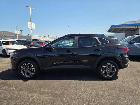Used 2025 Chevrolet Trax LT FWD image 10