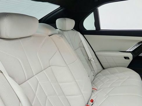 Used 2026 BMW 740i w/ Premium Package RWD image 26