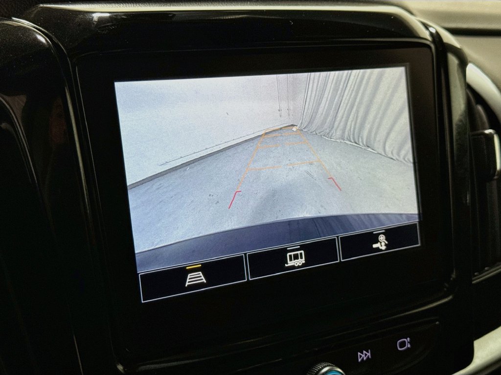 Used 2023 Chevrolet Traverse LT FWD image 14