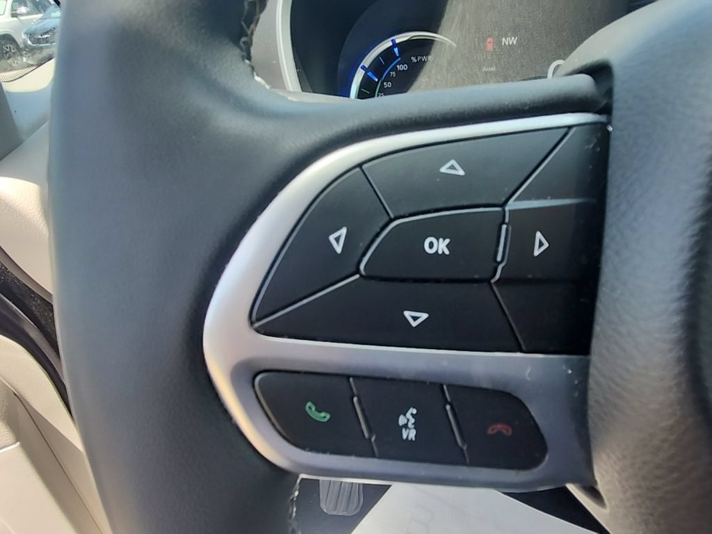 Used 2024 Chrysler Pacifica Limited FWD image 13