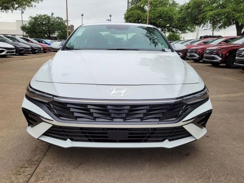 New 2025 Hyundai Elantra Limited image 7