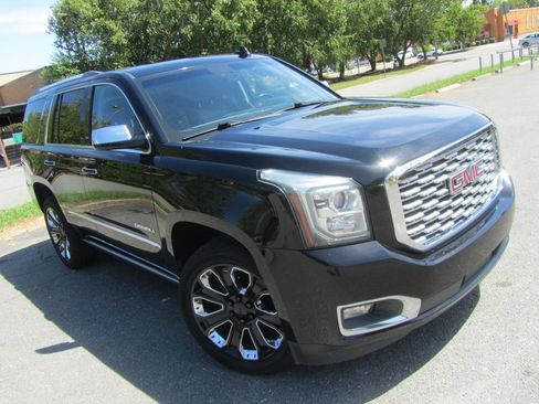 Used 2019 GMC Yukon Denali Ultimate w/ Denali Ultimate Package AWD/4WD image 3
