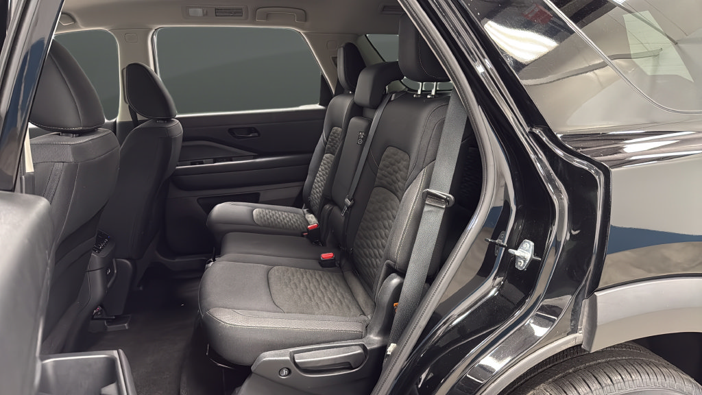Used 2025 Nissan Pathfinder SV AWD/4WD image 21