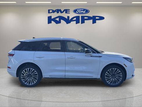 Used 2022 Lincoln Corsair Reserve w/ Equipment Group 201A AWD/4WD image 8