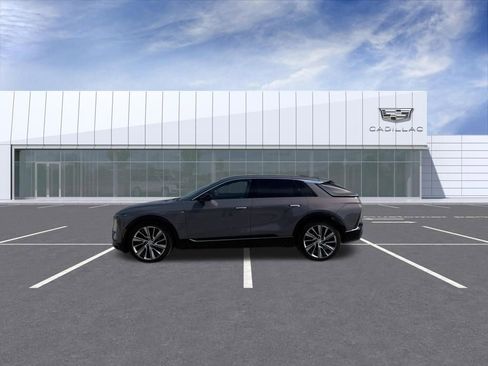 Used 2025 Cadillac Lyriq Luxury w/ LPO, Floor Liner Package AWD/4WD image 5
