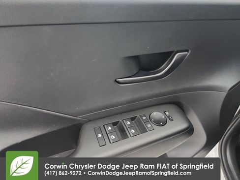 Used 2025 Hyundai Kona SEL AWD/4WD image 20