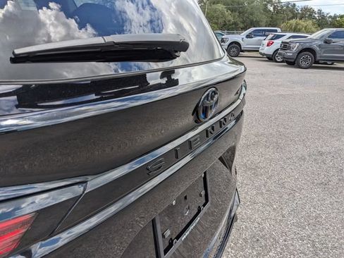 Used 2025 Toyota Sienna XSE w/ XSE Plus Package FWD image 12
