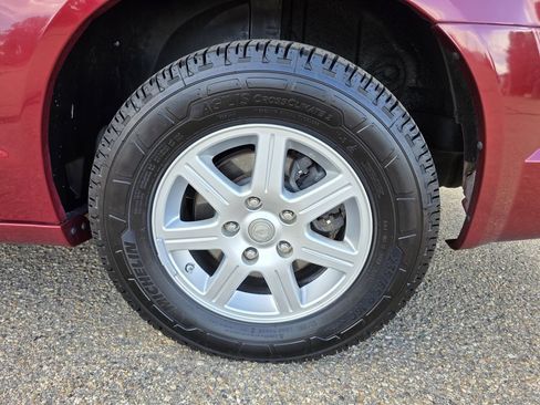 Used 2010 Chrysler Town & Country Touring Plus w/ Safetytec Group FWD image 39