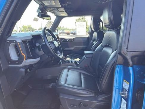 Used 2023 Ford Bronco Badlands w/ Sasquatch Package AWD/4WD image 32