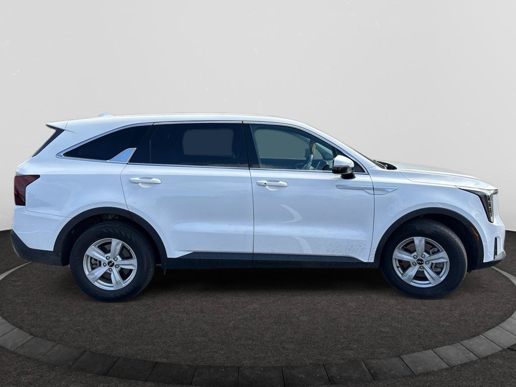 Used 2024 Kia Sorento LX FWD image 4