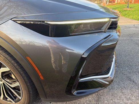 Used 2023 Toyota Crown Limited image 15