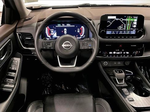 Used 2023 Nissan Rogue Platinum w/ Platinum Premium Package image 5