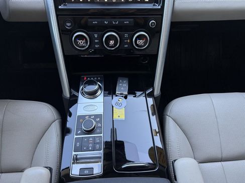 Used 2018 Land Rover Discovery HSE image 31