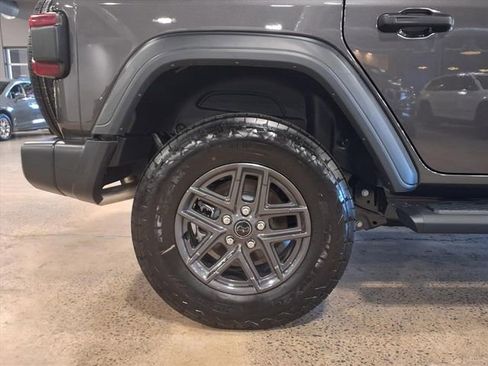 Used 2025 Jeep Wrangler Sport S image 9