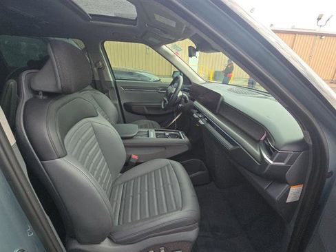 Used 2024 Kia EV9 Land image 8