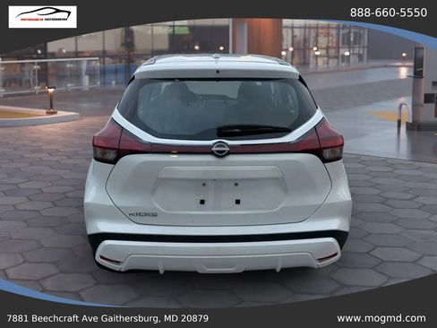 Used 2022 Nissan Kicks S image 10