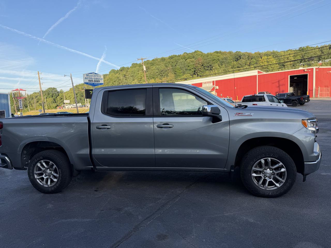 Used 2023 Chevrolet Silverado 1500 LT w/ Z71 Off-Road Package AWD/4WD image 4