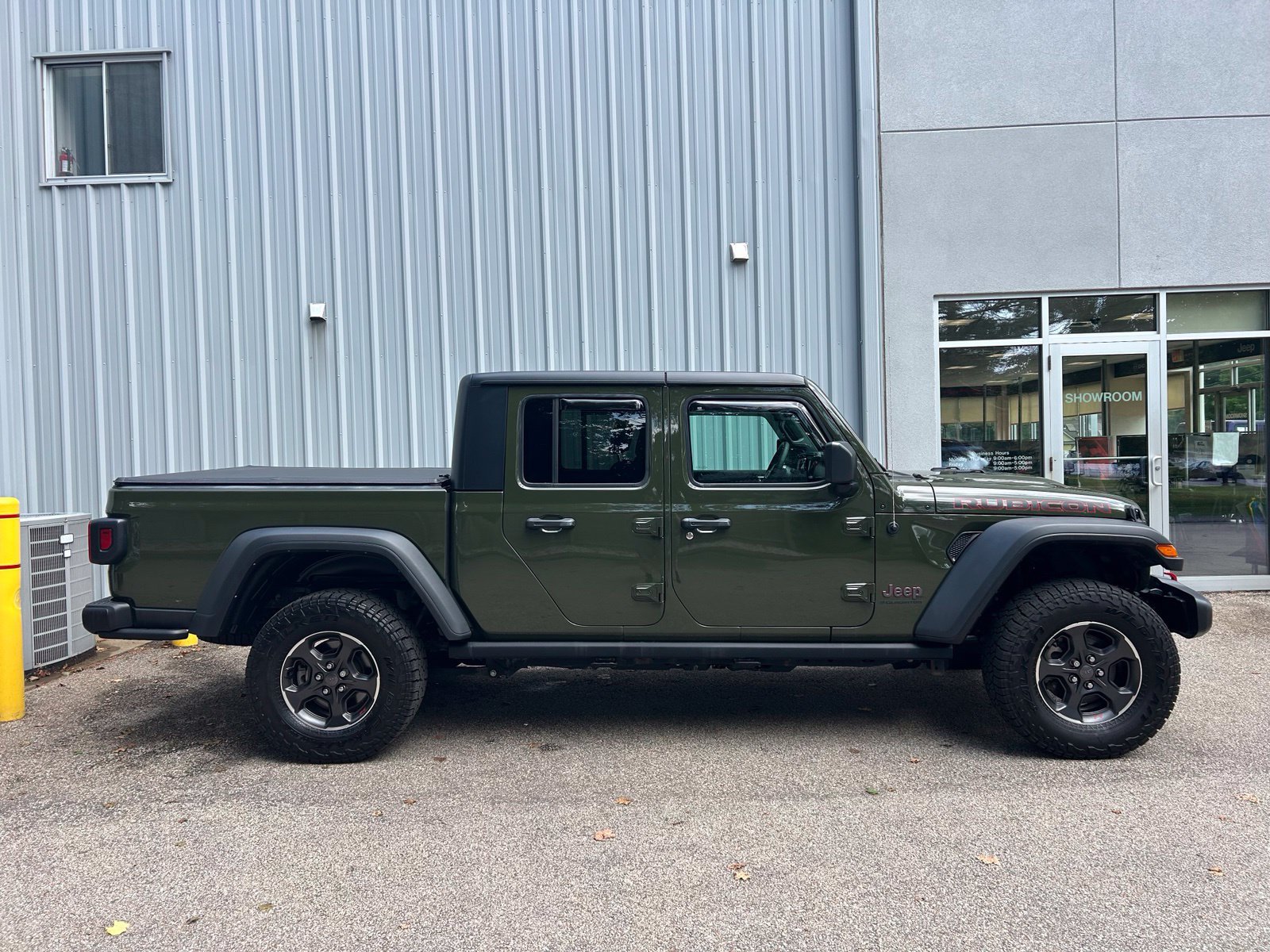 Used 2023 Jeep Gladiator Rubicon AWD/4WD image 4