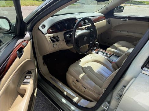 Used 2007 Buick Lucerne CXS w/ Driver Confidence Package FWD image 10